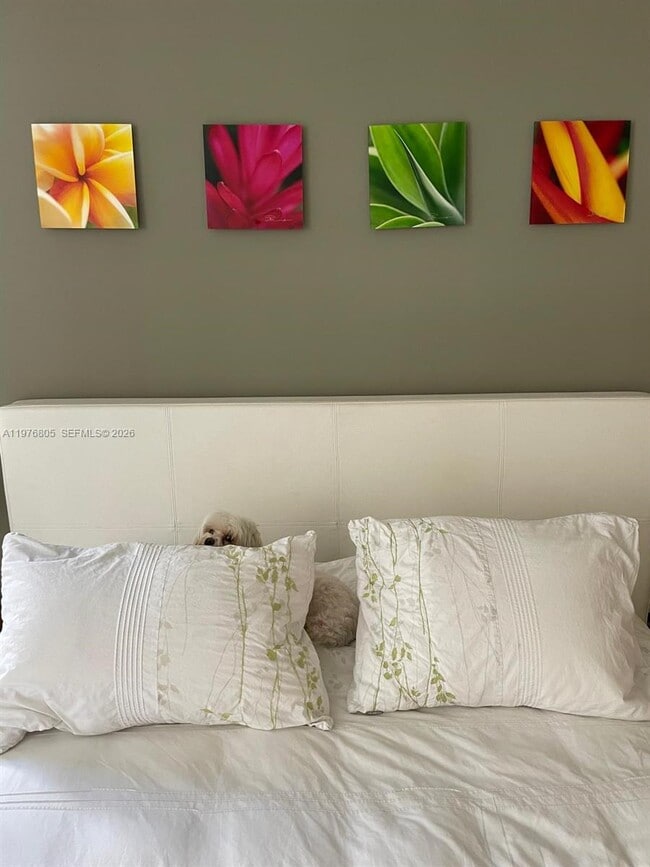 Building Photo - 888 Brickell Key Dr