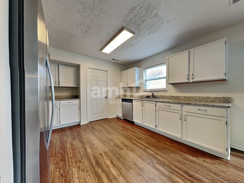 Building Photo - 9951 Sapphire Berry Ln