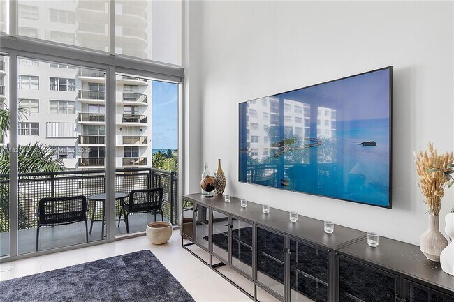 Building Photo - 6000 Collins Ave