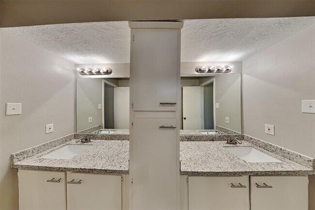 Building Photo - 9434 Chartermoss Cir