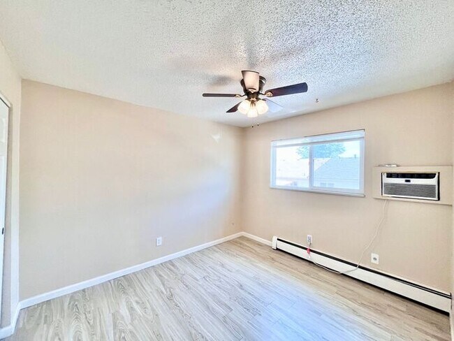 Building Photo - Beautiful 2 Bedroom Town Home!
