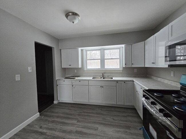 Building Photo - 1044 Hobart St