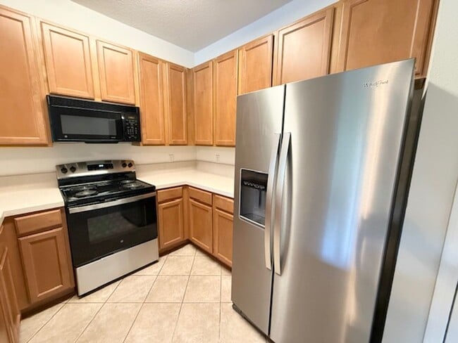 Building Photo - Beautiful 2-Bedroom Townhome with Loft and...