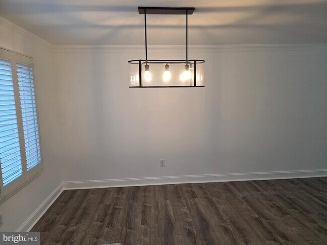 Building Photo - 251 Fir Tree Ct