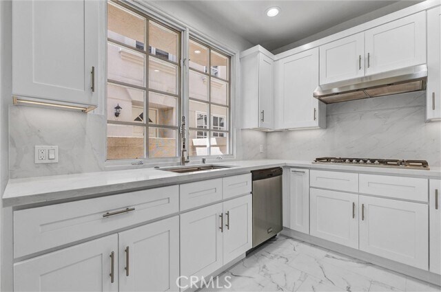 Building Photo - 309 N Almont Dr