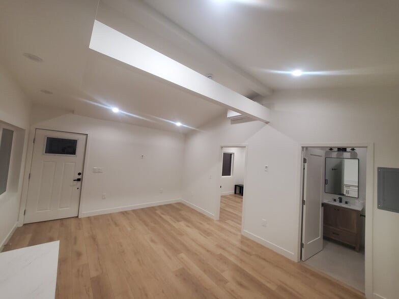 BEAM CEILNGS W/ RECESSED LIGHTING - 6038 Maury Ave