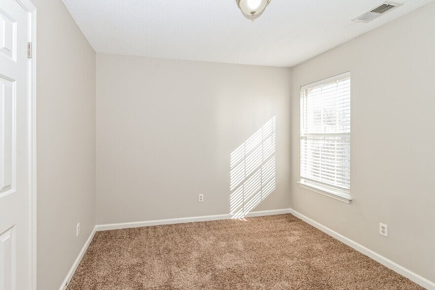 Building Photo - 7550 Roundleaf Dr