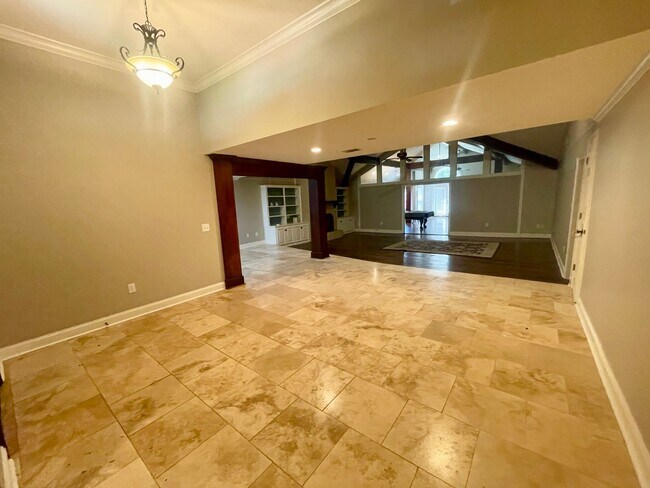 Building Photo - 204 Bay Park Dr