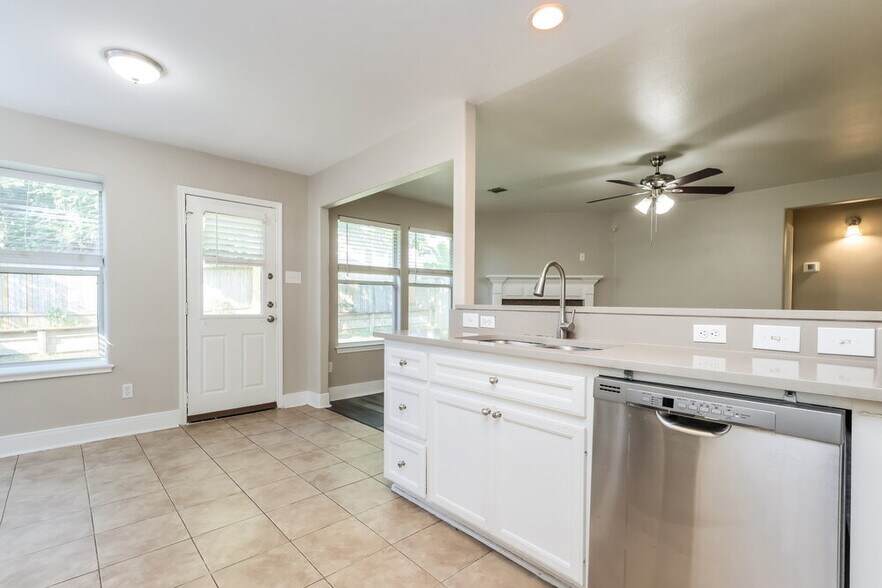 Building Photo - 18469 Sunrise Oaks Ct