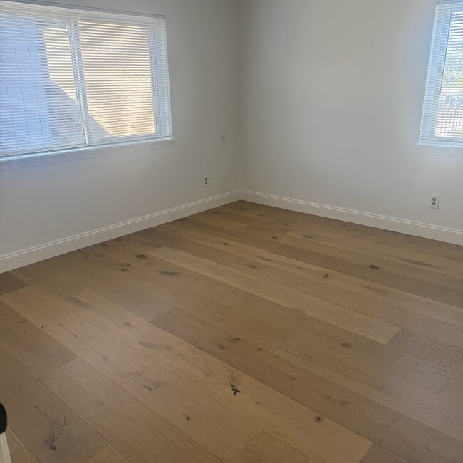 Building Photo - South Davis Townhome