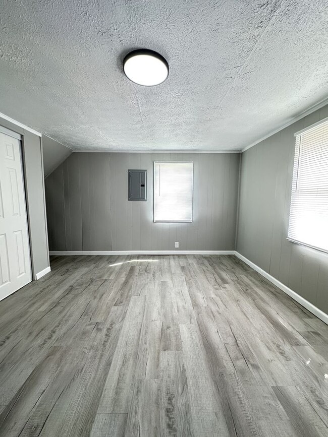 Building Photo - Fully Renovated 2 Bed / 2 Bath Home — Modern Finishes, Large Yard, Move-In Ready NOW!