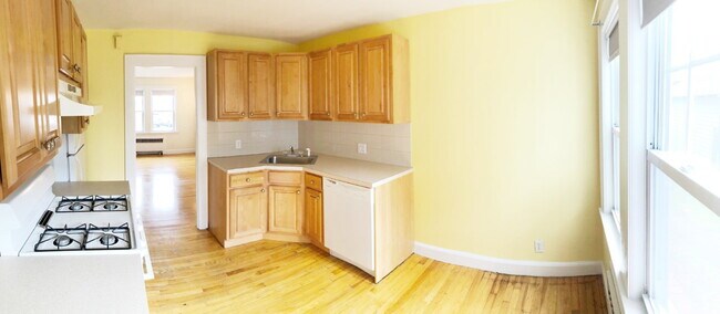 Building Photo - Good credit and solid income required!