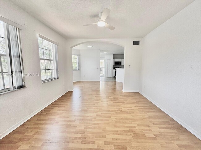 Building Photo - 2311 Belmont Ln