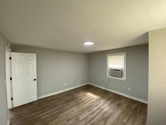 Building Photo - 1810 Hemlock Ave