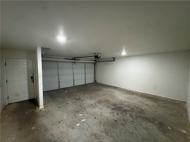 Building Photo - 1666 S Razorback Rd