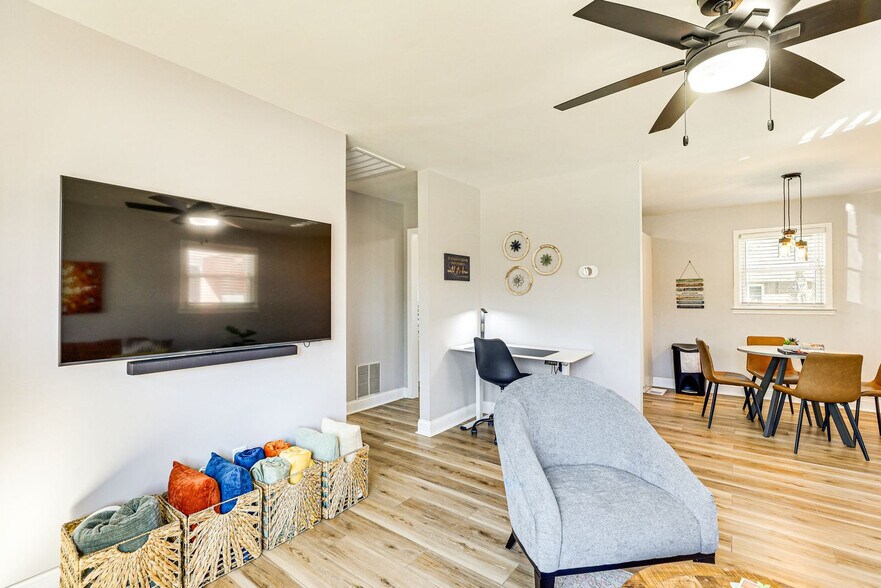 Building Photo - 7012 Terrace Dr