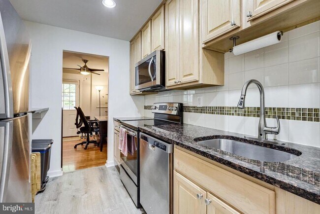 Building Photo - 6295 Hillary Ct