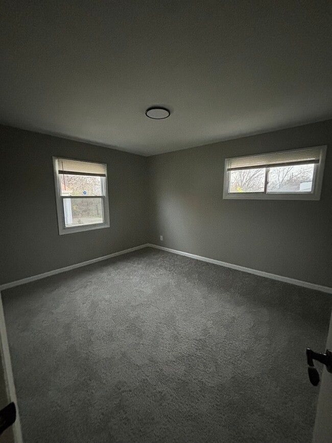 Building Photo - Charming 3-bedroom home is waiting for you!