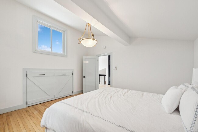 Building Photo - 8 Big Reed Path