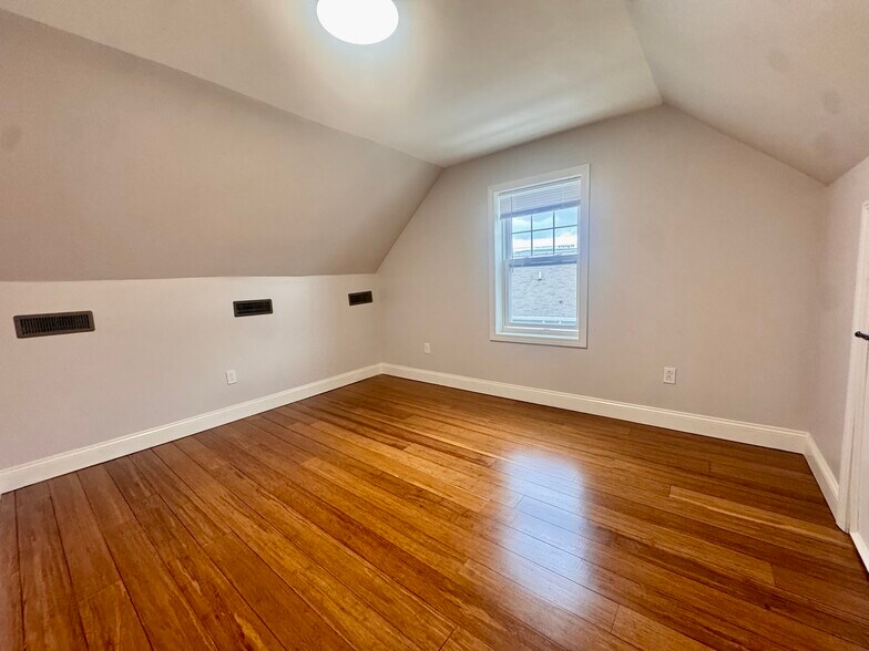 Building Photo - 9 Batchelder St