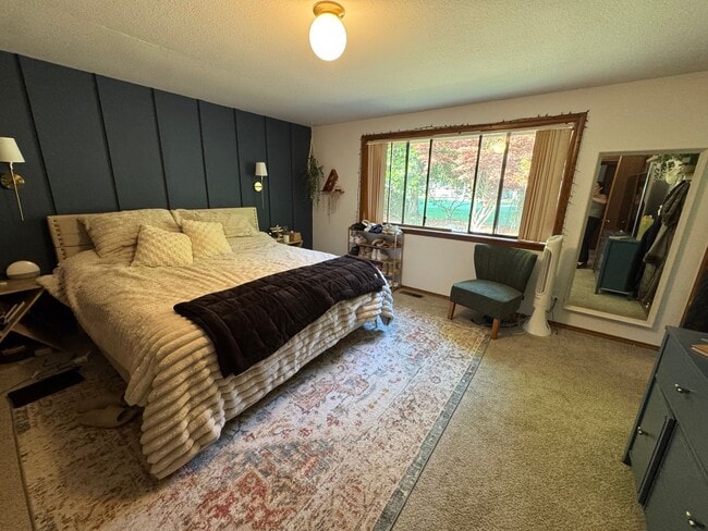 Building Photo - 3 Bed, 2.5 Bath Country Club