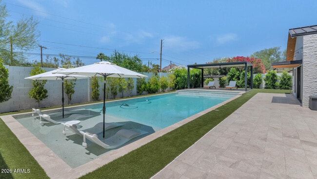 Building Photo - 5812 N 44th Pl