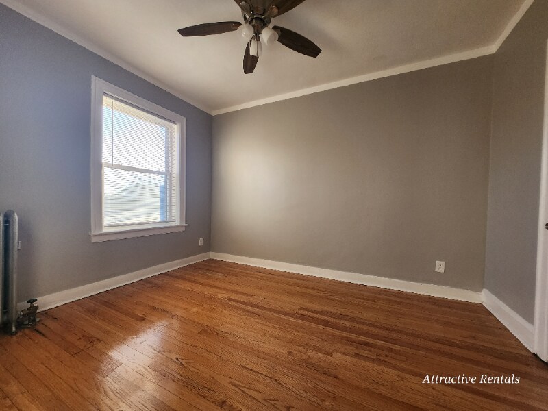 Building Photo - 652 E 81st St