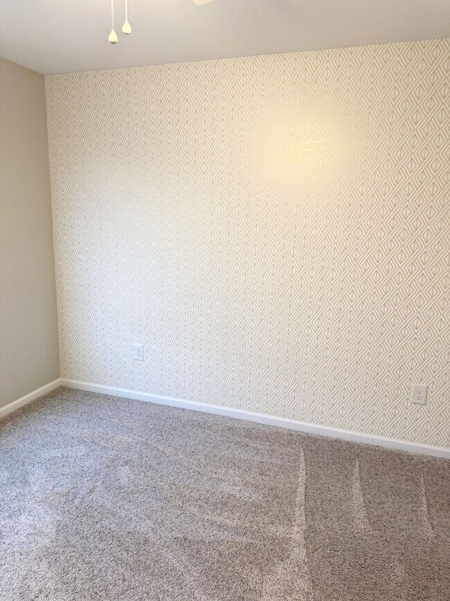 Building Photo - BEAUTIFUL 3 bedroom / 2 bathroom home available NOW!