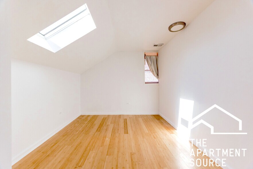 Building Photo - 1900 S Throop St