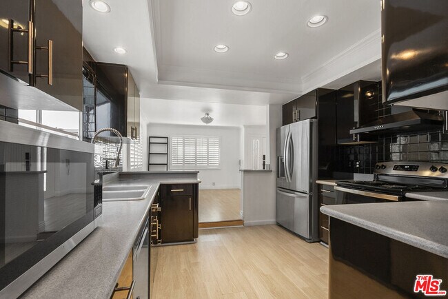 Building Photo - 745 Oxford Ave