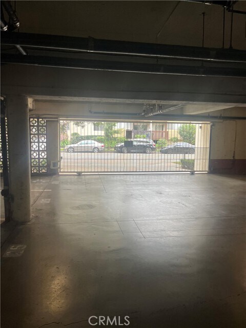 Building Photo - 5625 N Sumner Wy