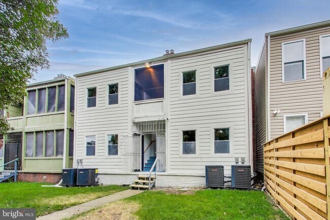 Building Photo - 3918 10th St NE