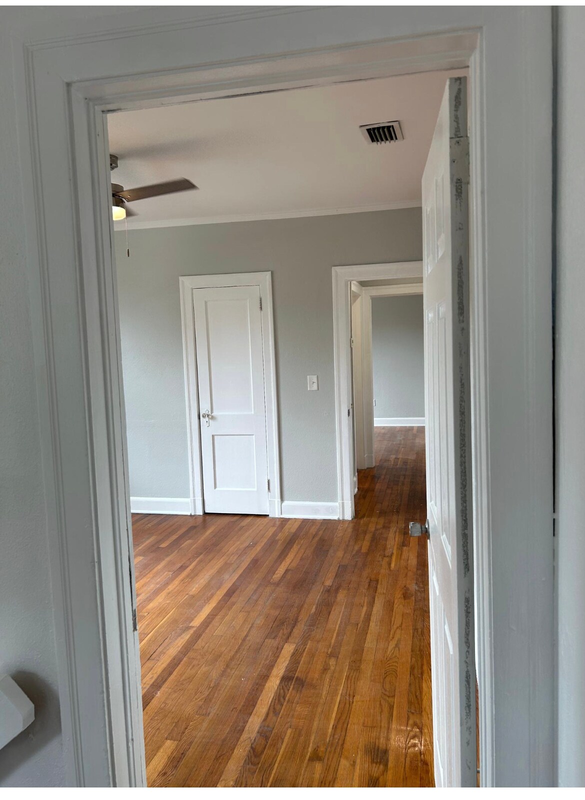 Bedroom looking towards the hallway - 768 Acosta St