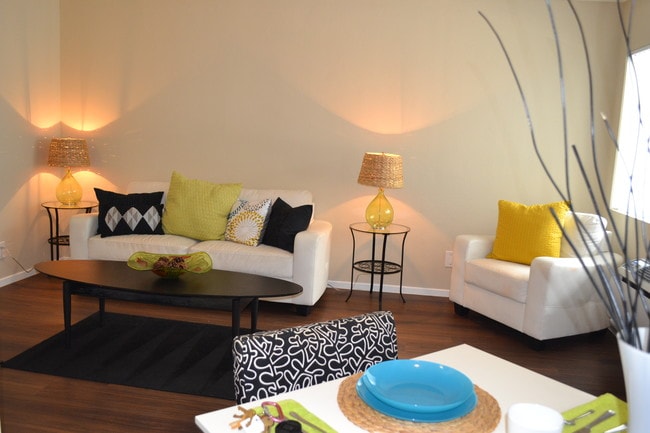 Building Photo - Elivia Apartments