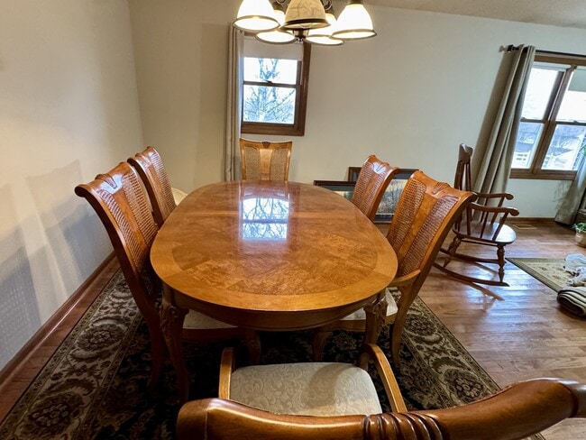 Building Photo - 702 W 6th Ave