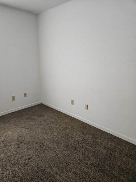 Building Photo - 2302 Raleigh Ct