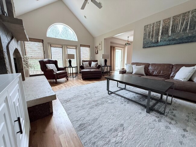 Building Photo - 271 Black Bear Dr