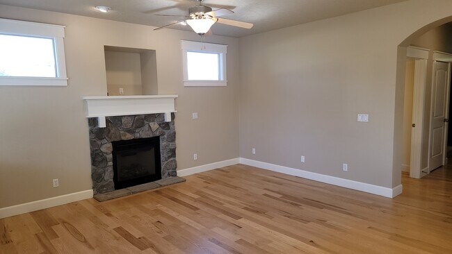 Building Photo - 3993 N Heritage View Ave