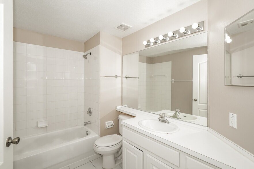 Building Photo - 5512 Terrain De Golf Dr