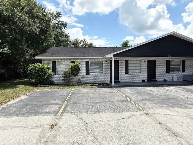 Primary Photo - 542 W Lake Deer Dr