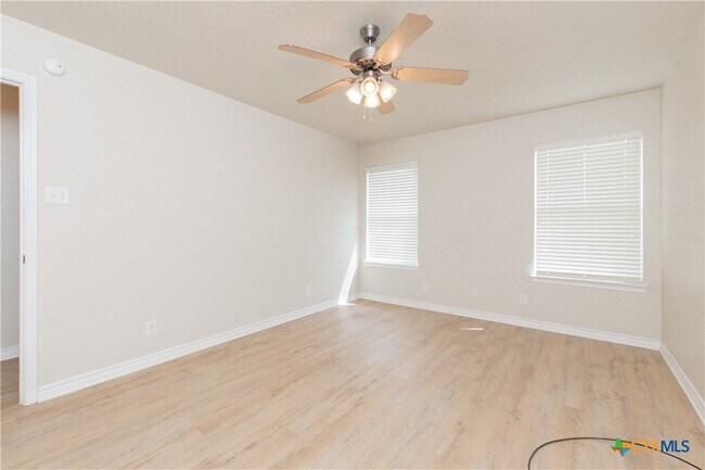 Building Photo - 404 Rowdy Dr