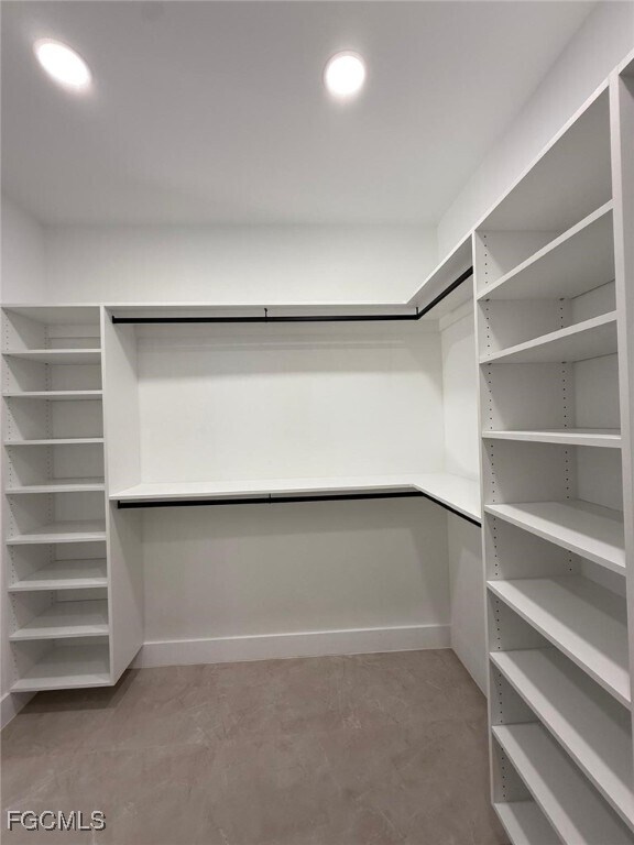 Building Photo - 953 Lakeview Dr