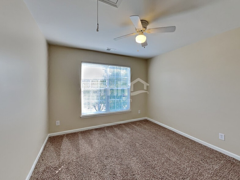 Building Photo - 136 Heywatchis Dr