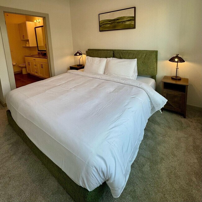 Building Photo - 1301 Leah Ave