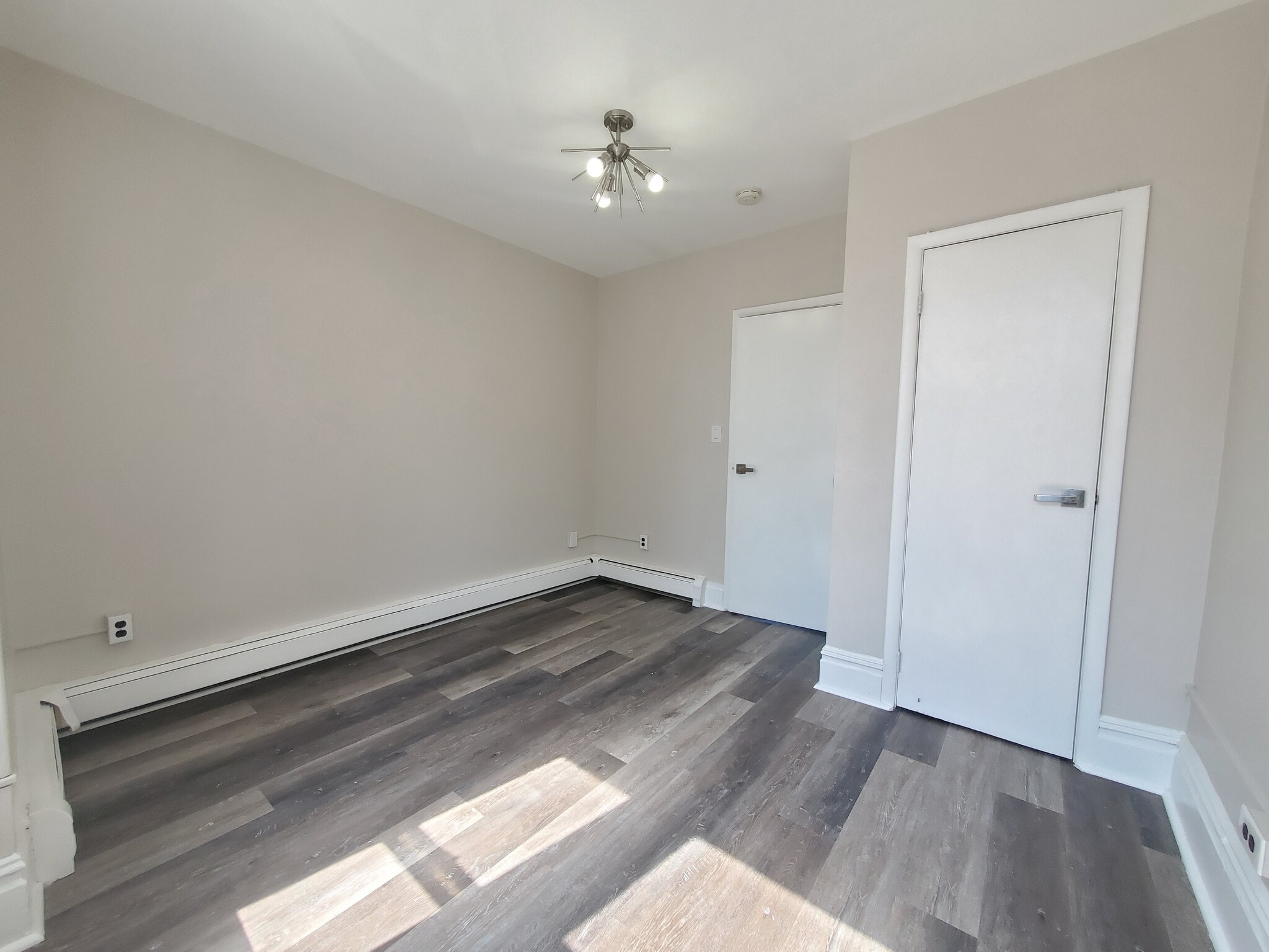 Unit 5 - 110 Warner Ave