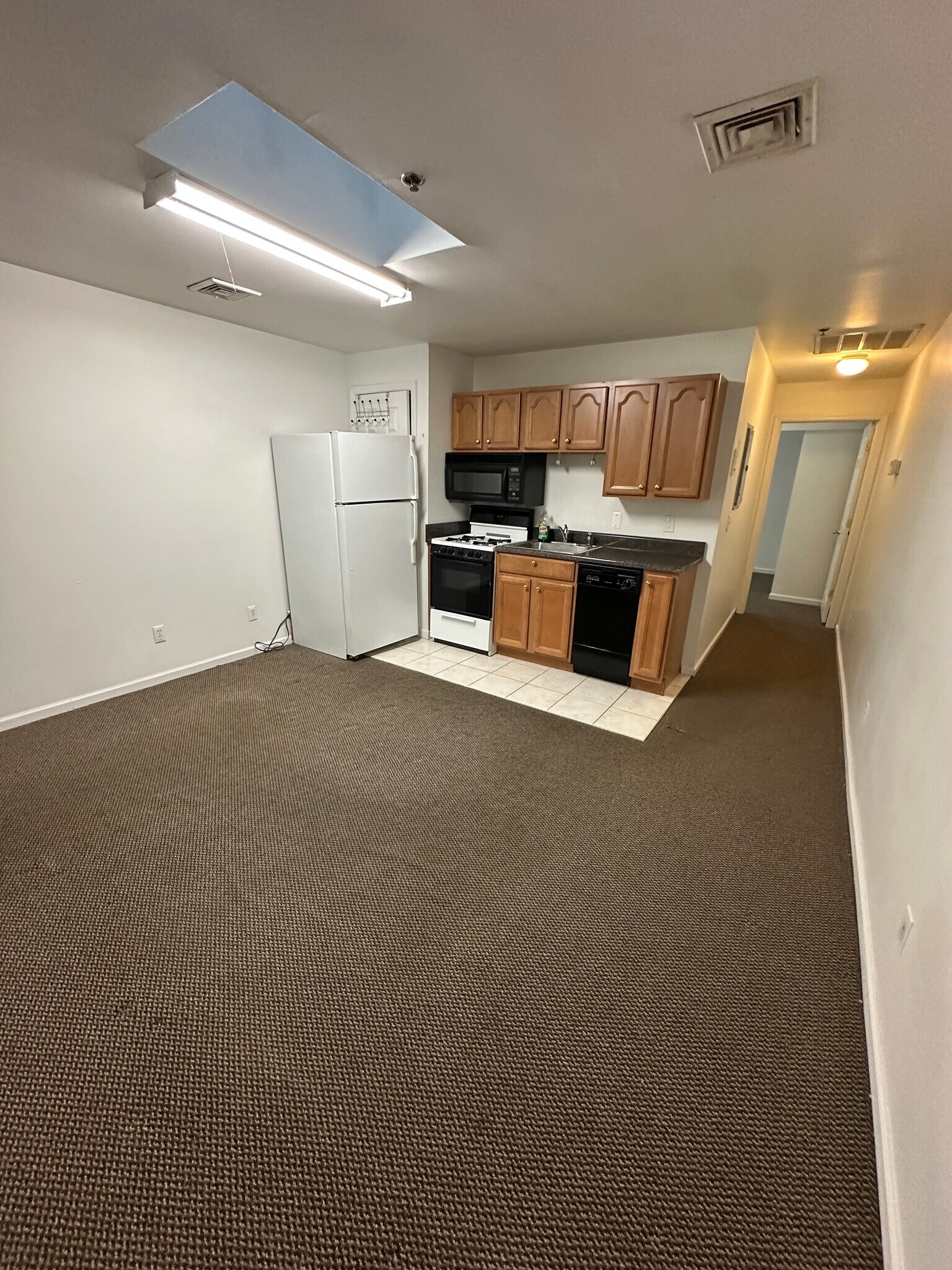 Building Photo - 405 Park Ave