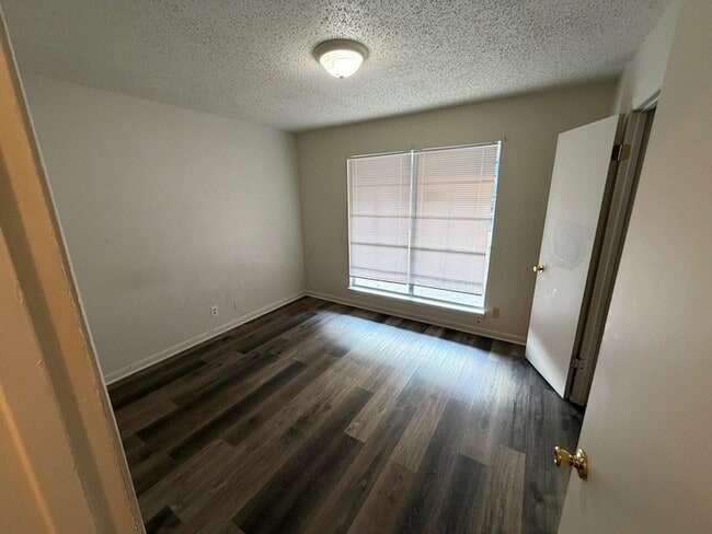 Building Photo - 3500 Denson Dr