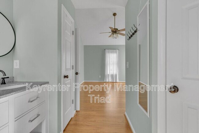 Building Photo - 3391 Valley Crossing Dr