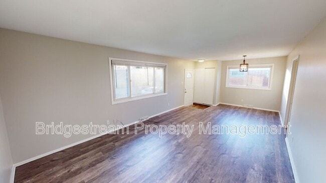 Building Photo - 217 Whispering Dr