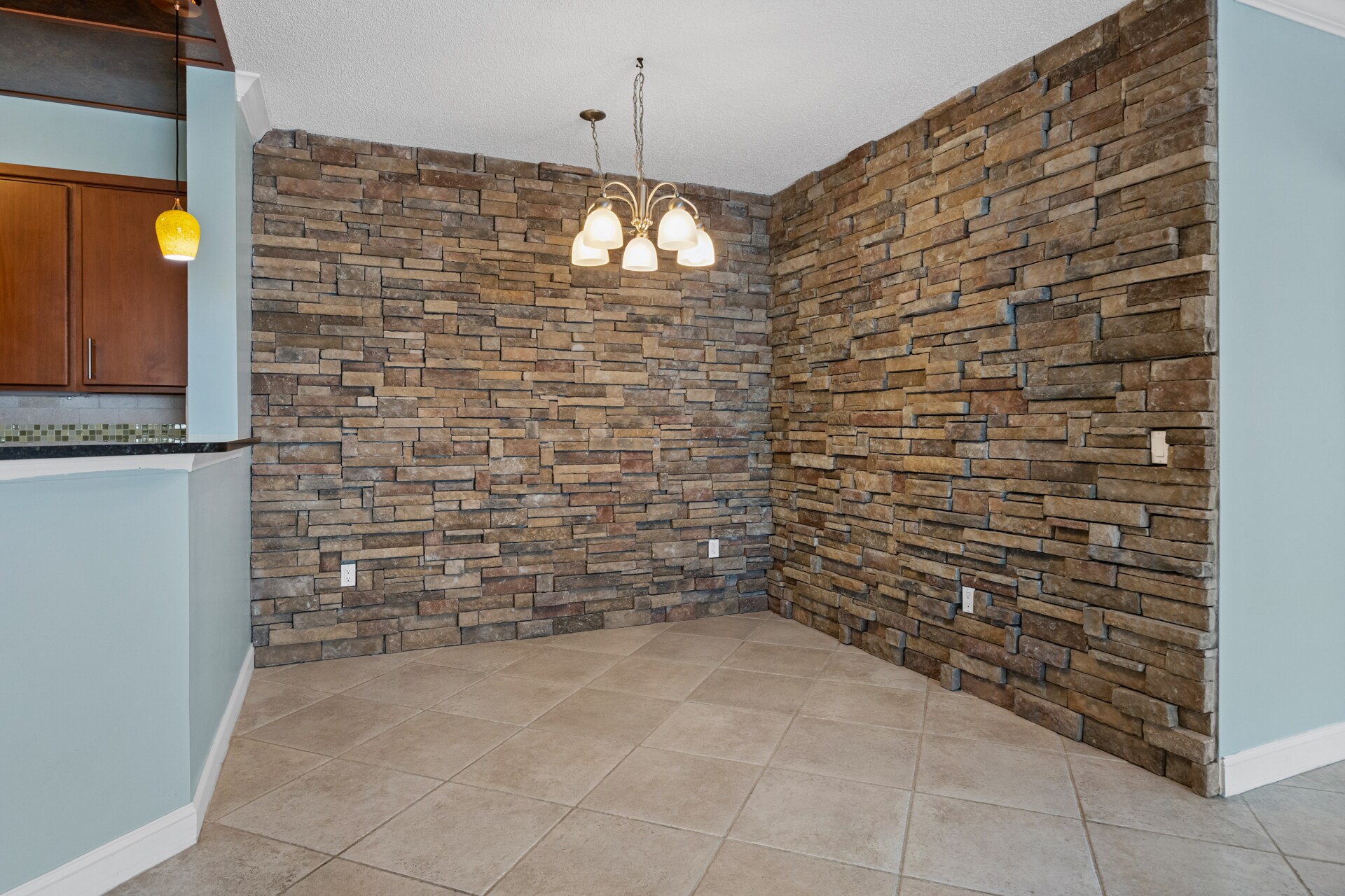 Building Photo - 2208 Walden Park Dr